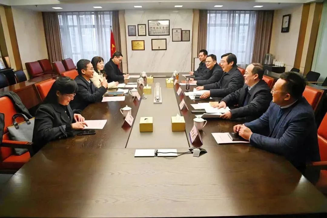 省國資委領(lǐng)導(dǎo)陳金池一行蒞臨蘇鹽集團(tuán)調(diào)研指導(dǎo)工作